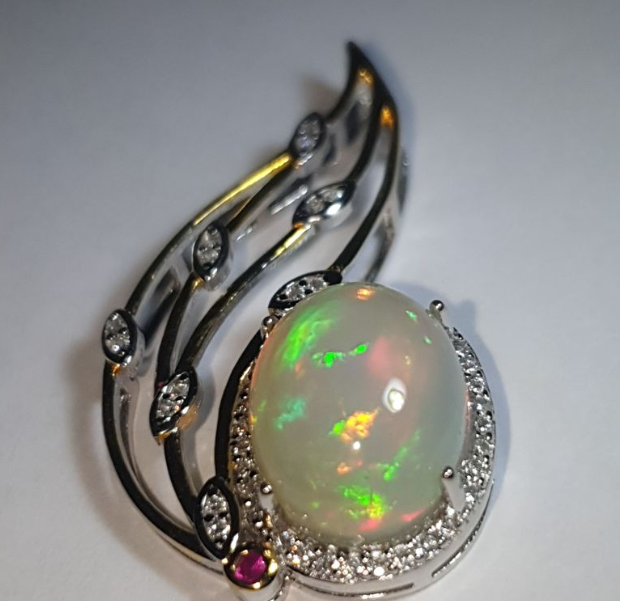 Pendentif en argent s925 doré à l'or jaune opale welo de 4.2 carats