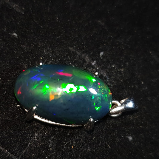 pendentif en argent s925 et opale welo noire smoked de 7.85 carats