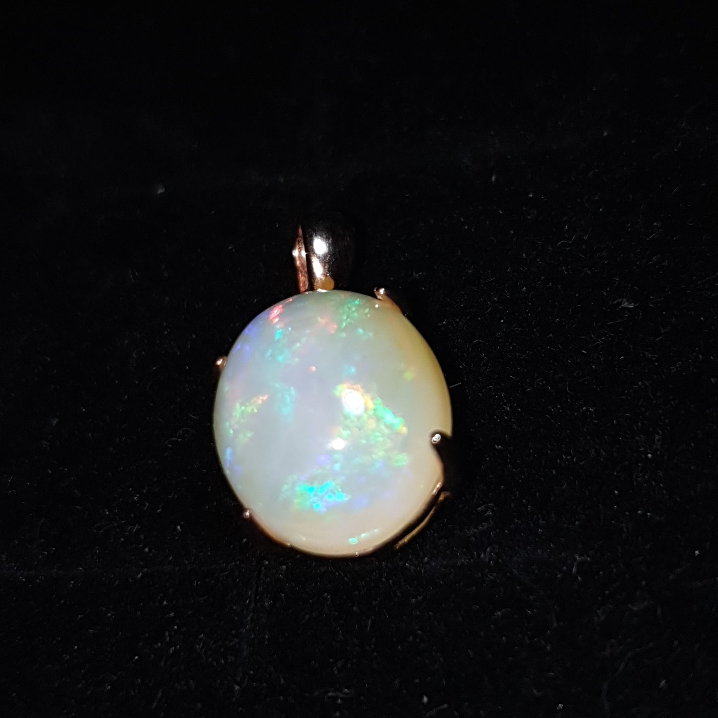 Un pendentif en argent s925 doré or rose 14k et opale cristal welo non traitée de 5.30 carats