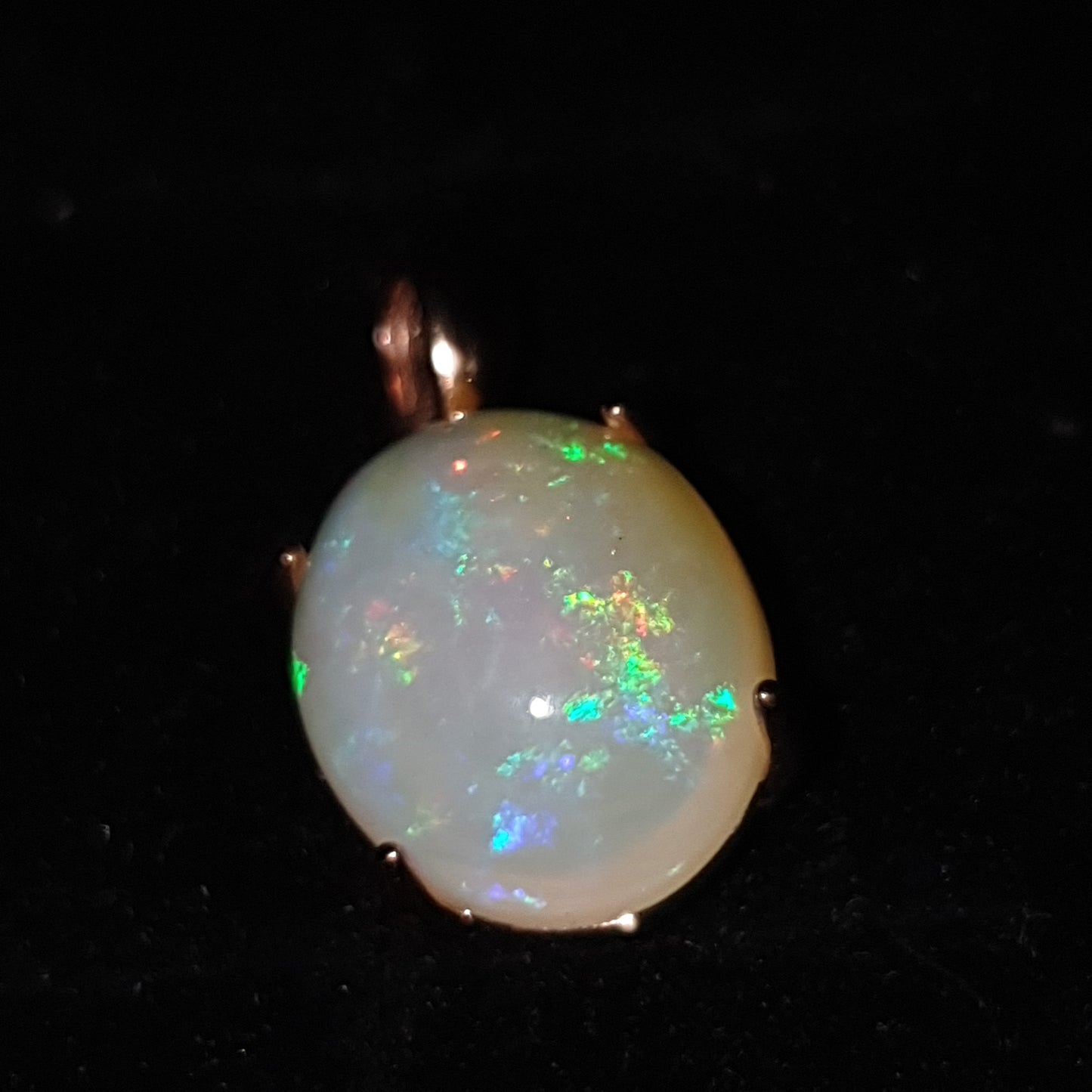 Un pendentif en argent s925 doré or rose 14k et opale cristal welo non traitée de 5.30 carats