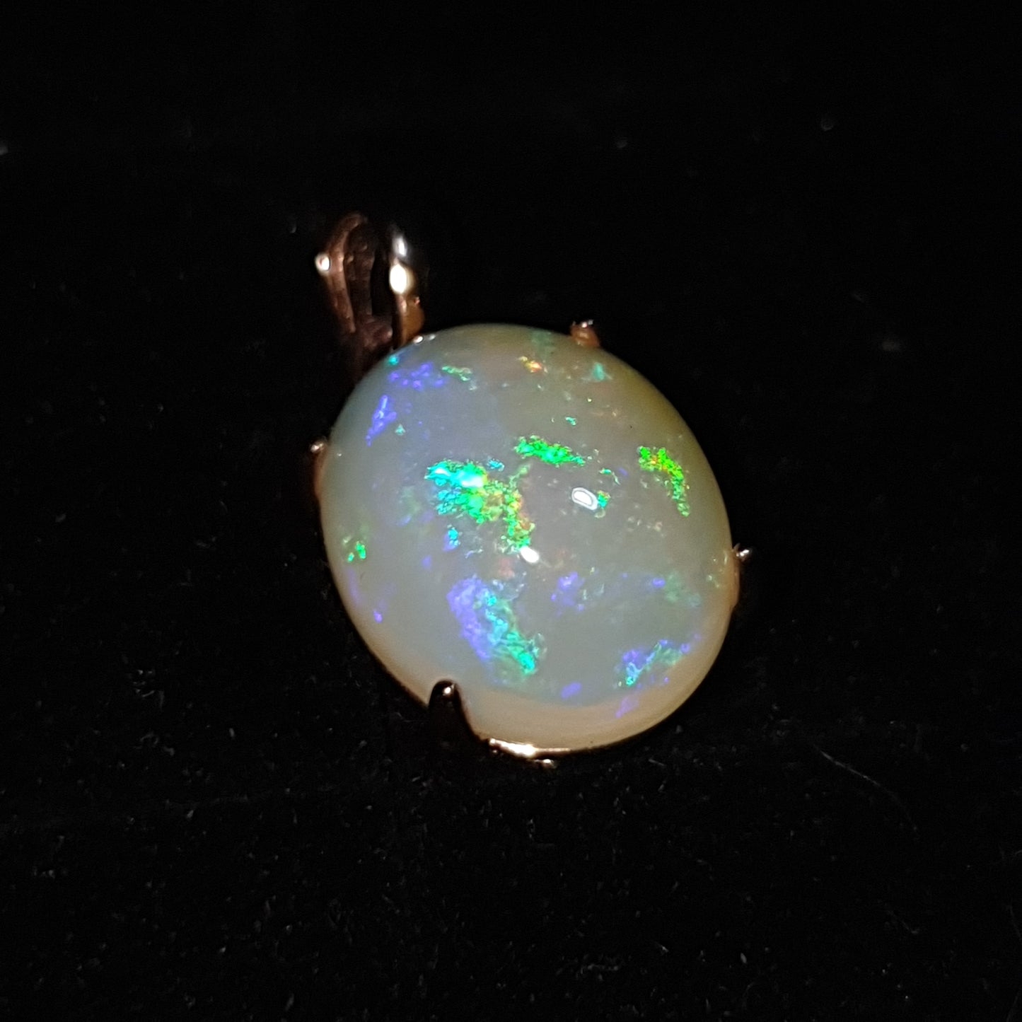 Un pendentif en argent s925 doré or rose 14k et opale cristal welo non traitée de 5.30 carats
