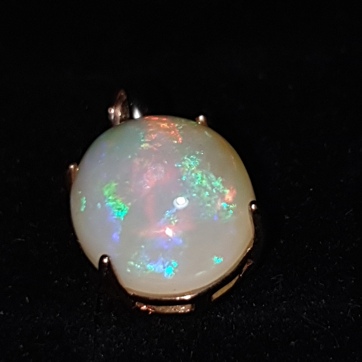 Un pendentif en argent s925 doré or rose 14k et opale cristal welo non traitée de 5.30 carats