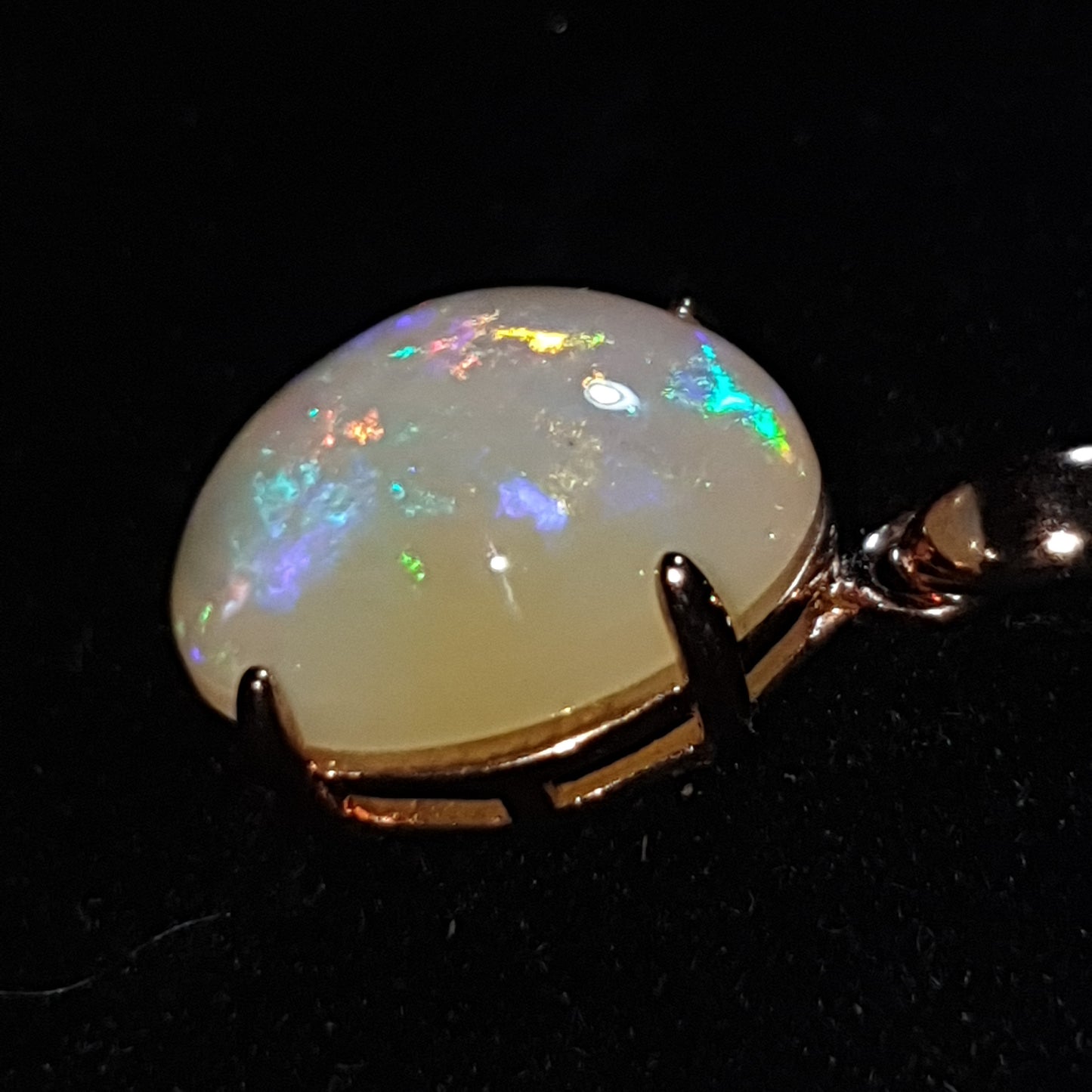 Un pendentif en argent s925 doré or rose 14k et opale cristal welo non traitée de 5.30 carats