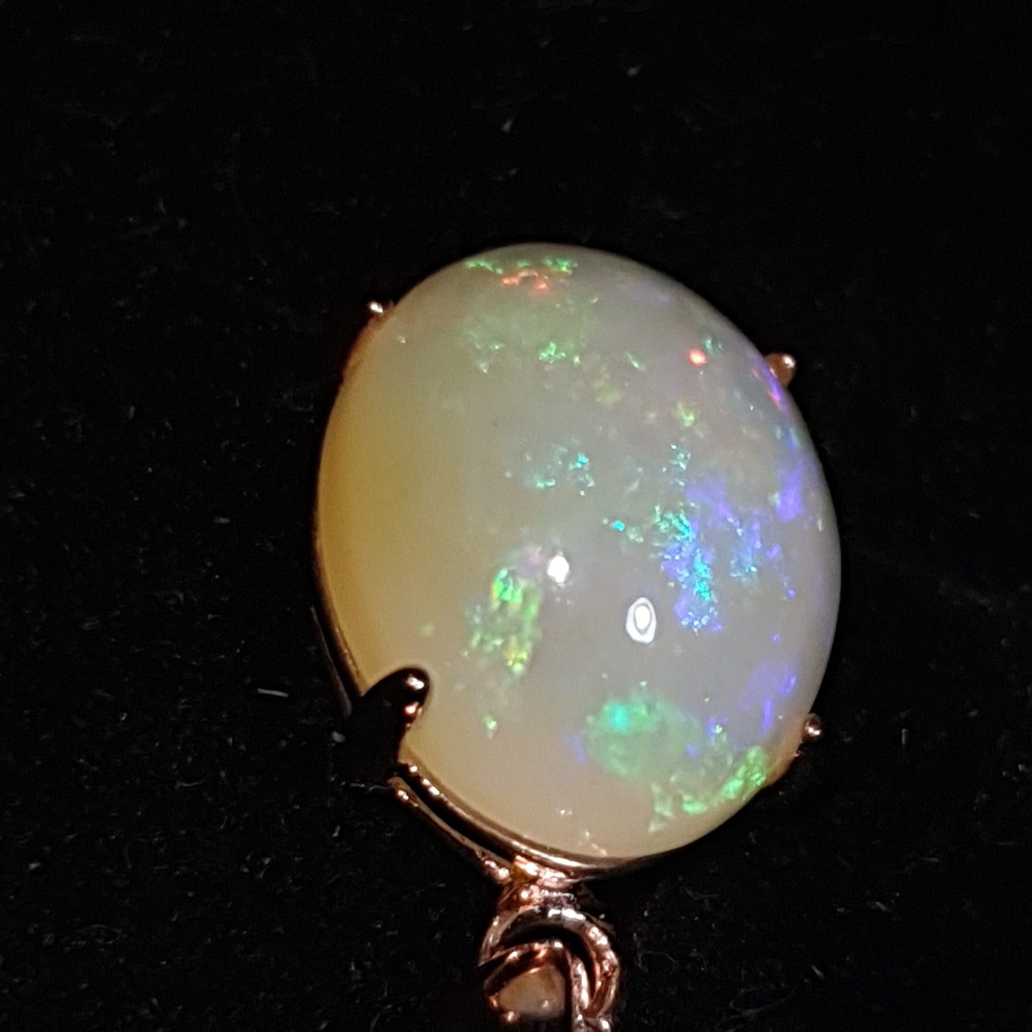 Un pendentif en argent s925 doré or rose 14k et opale cristal welo non traitée de 5.30 carats