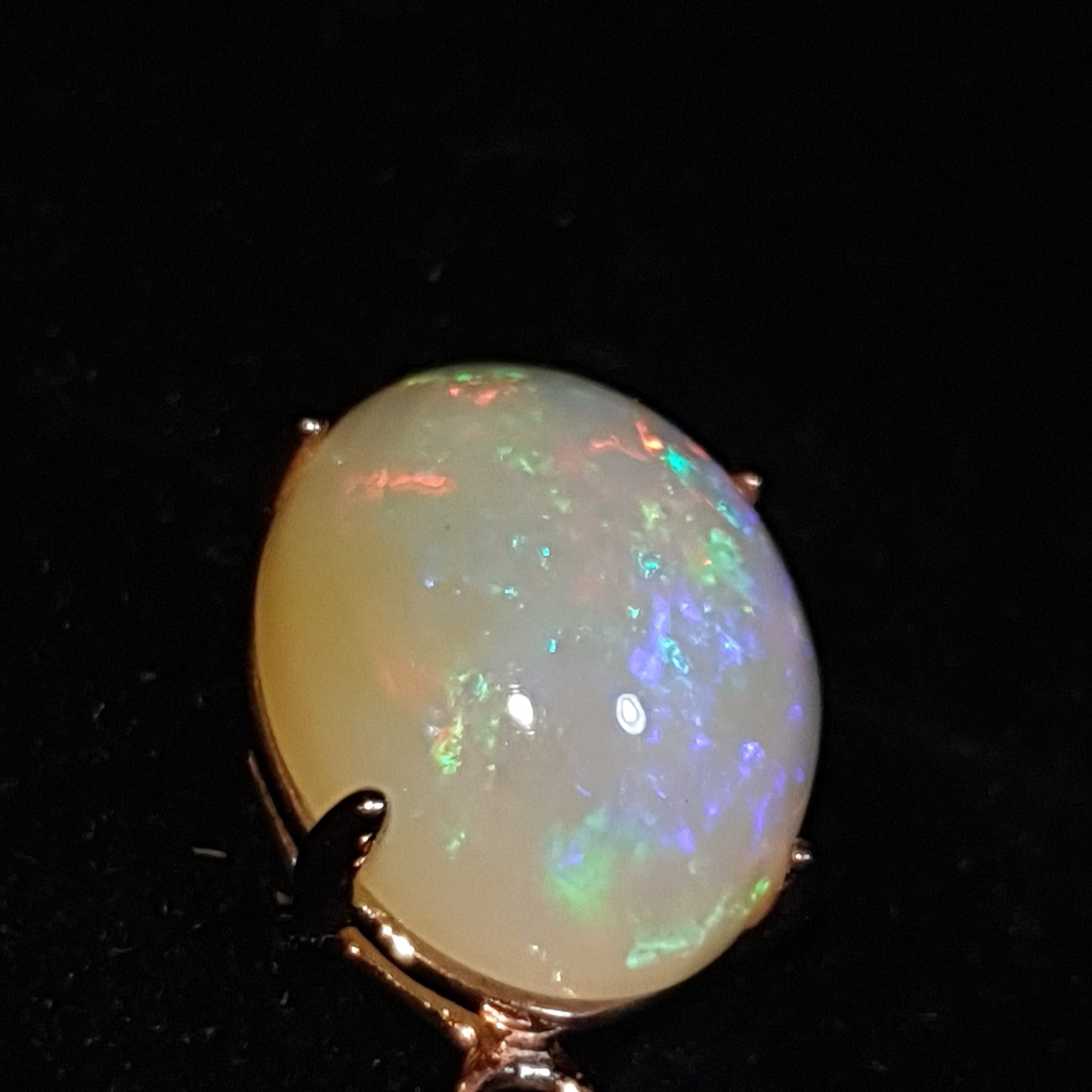 Un pendentif en argent s925 doré or rose 14k et opale cristal welo non traitée de 5.30 carats