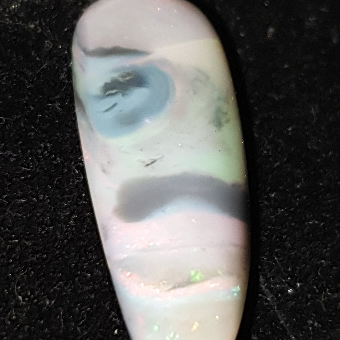 Opale semi noire 6.5 carats mintabie Australie