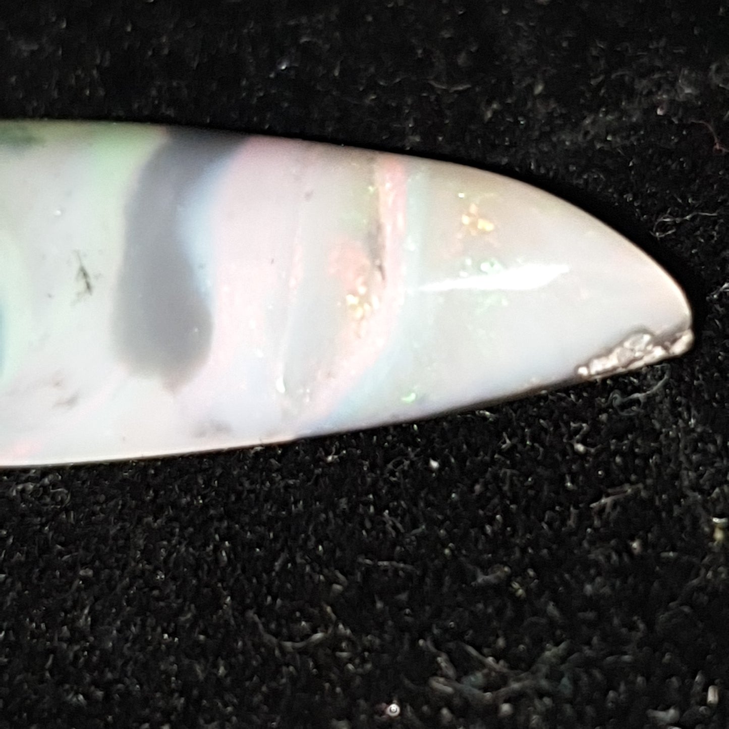 Opale semi noire 6.5 carats mintabie Australie