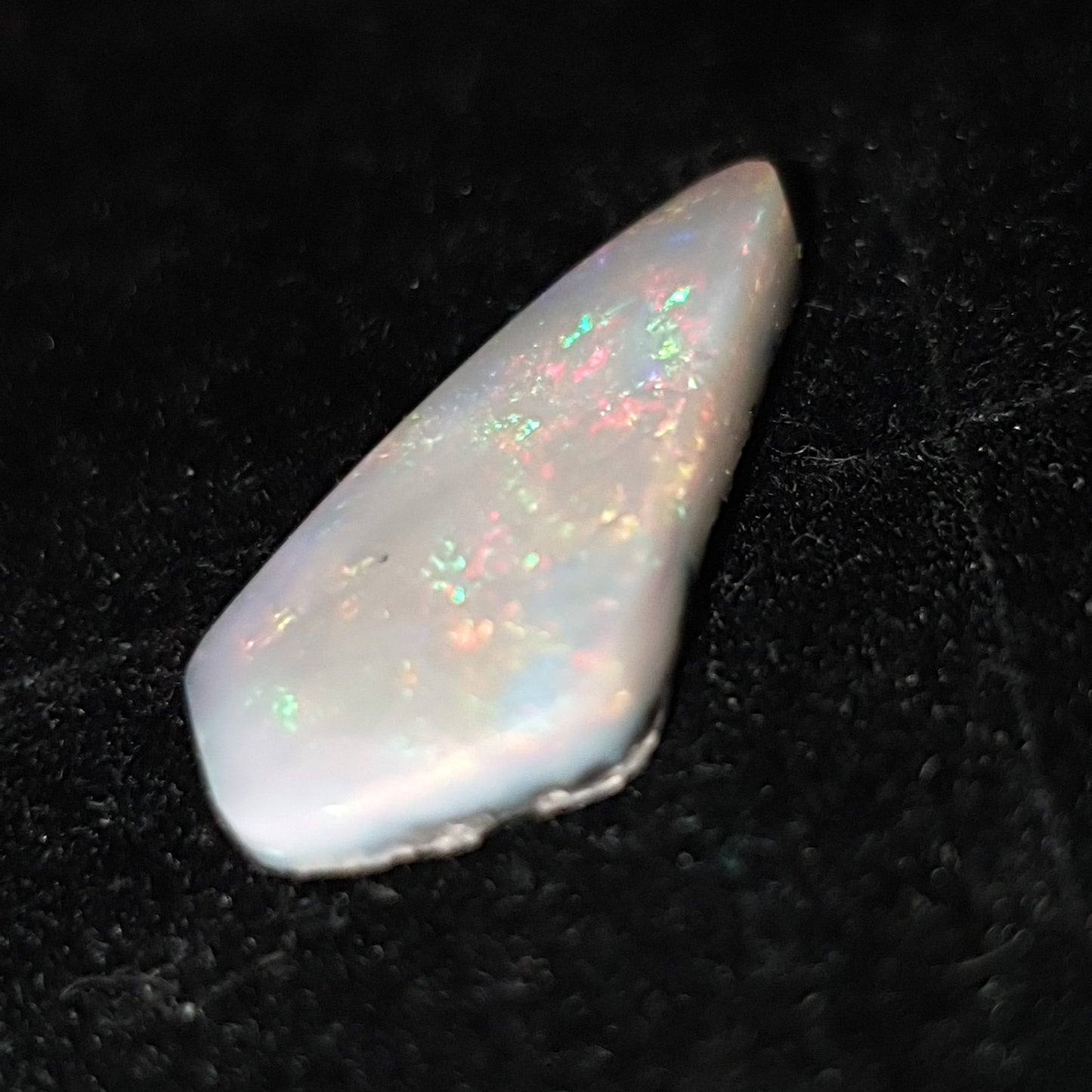 Opale noire de mintabie (sud Australie)3.40 carats