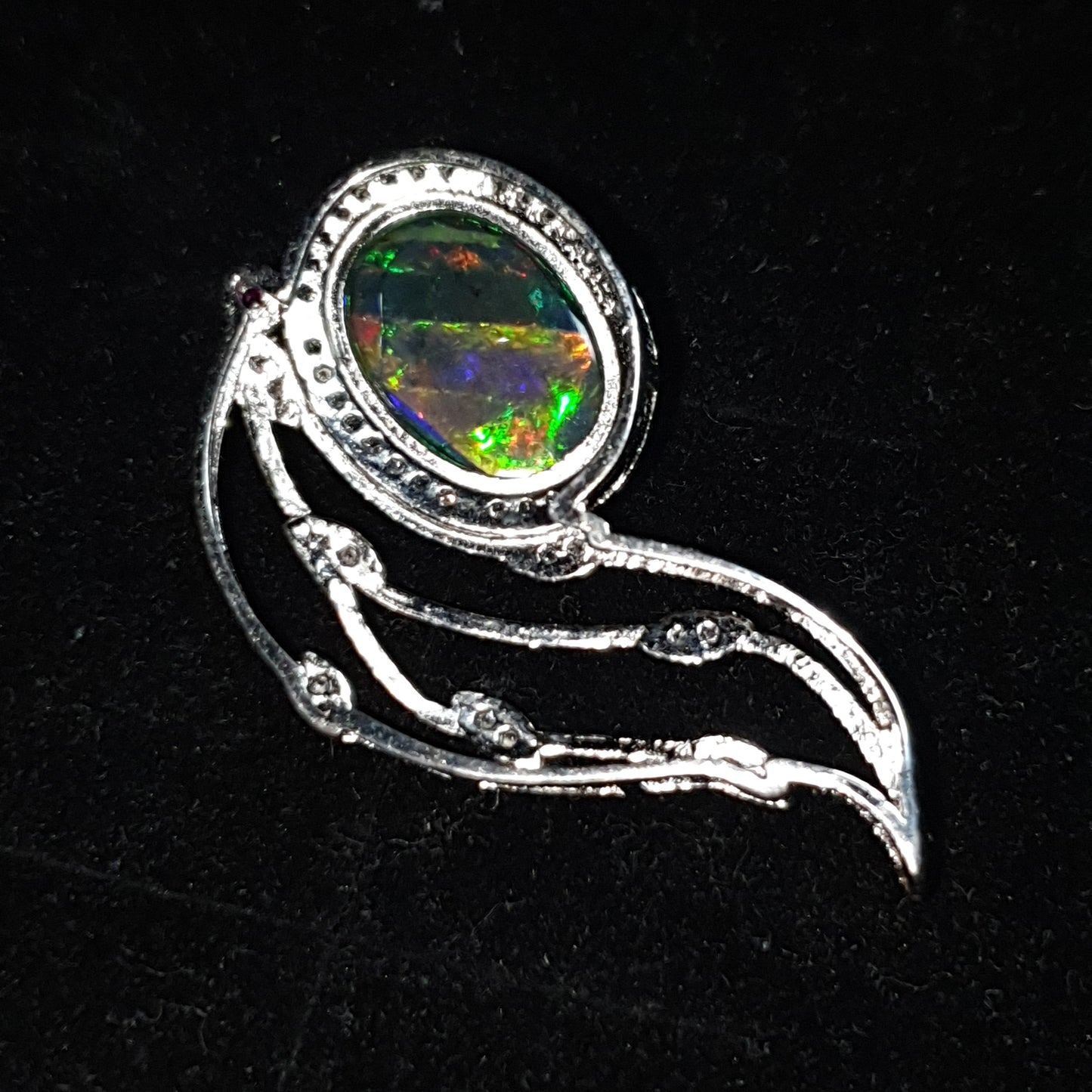 pendentif en argent s925 doré à l'or jaune 14k opale welo noire smoked de 3.4 carats