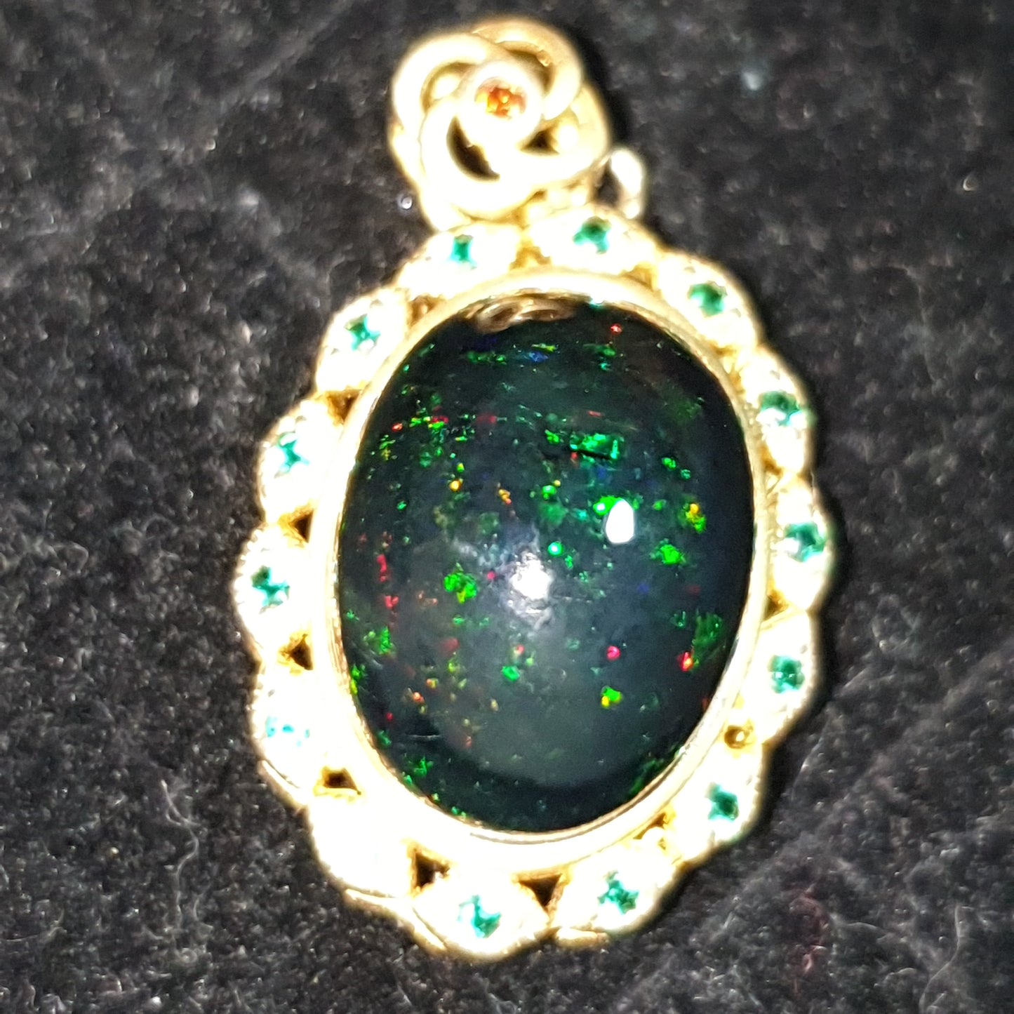 pendentif en argent s925 doré or jaune 14k opale welo noire pinfire 5.25 carats