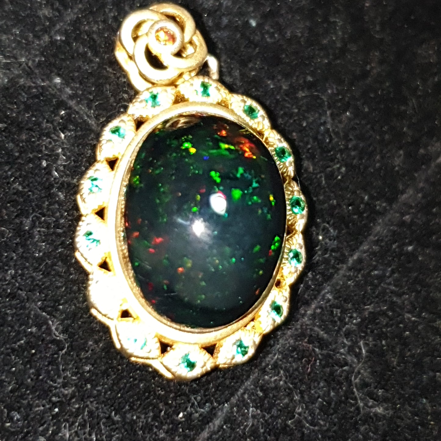 pendentif en argent s925 doré or jaune 14k opale welo noire pinfire 5.25 carats