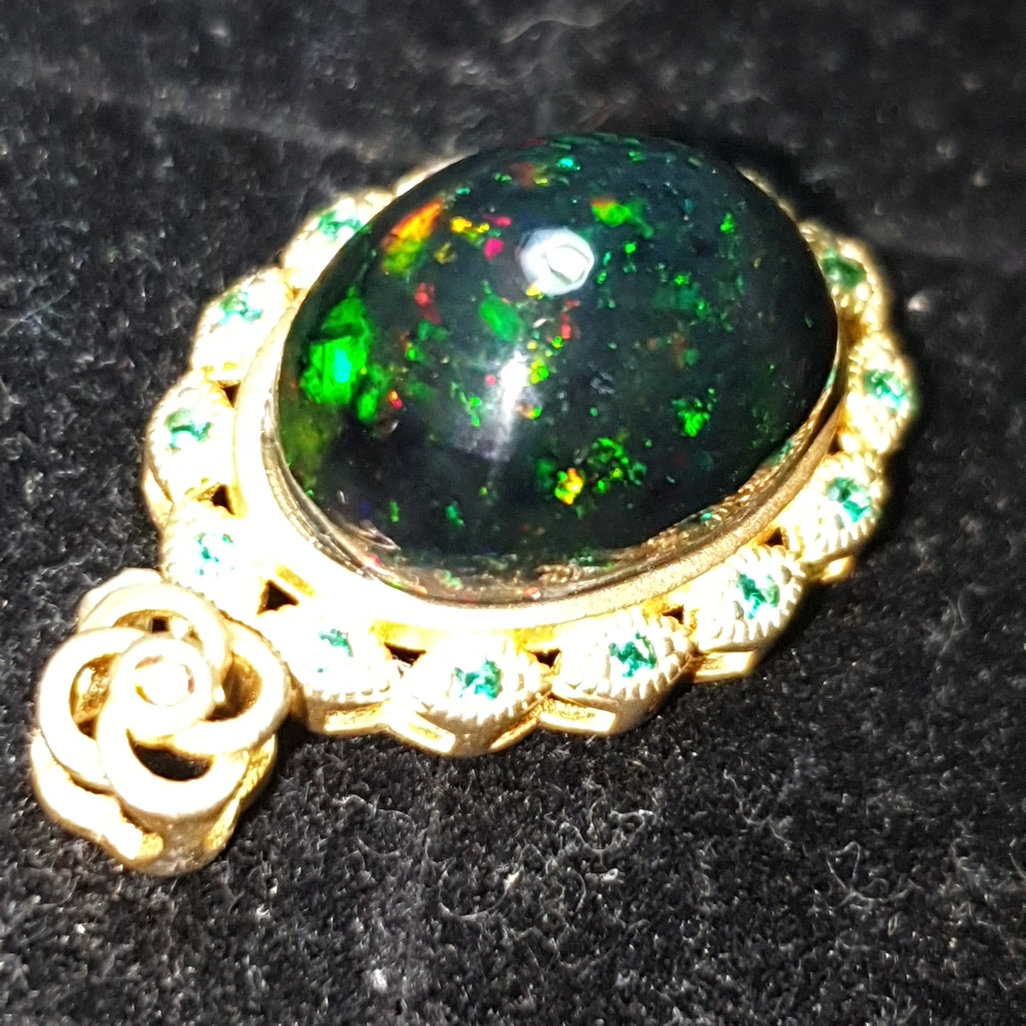 pendentif en argent s925 doré or jaune 14k opale welo noire pinfire 5.25 carats