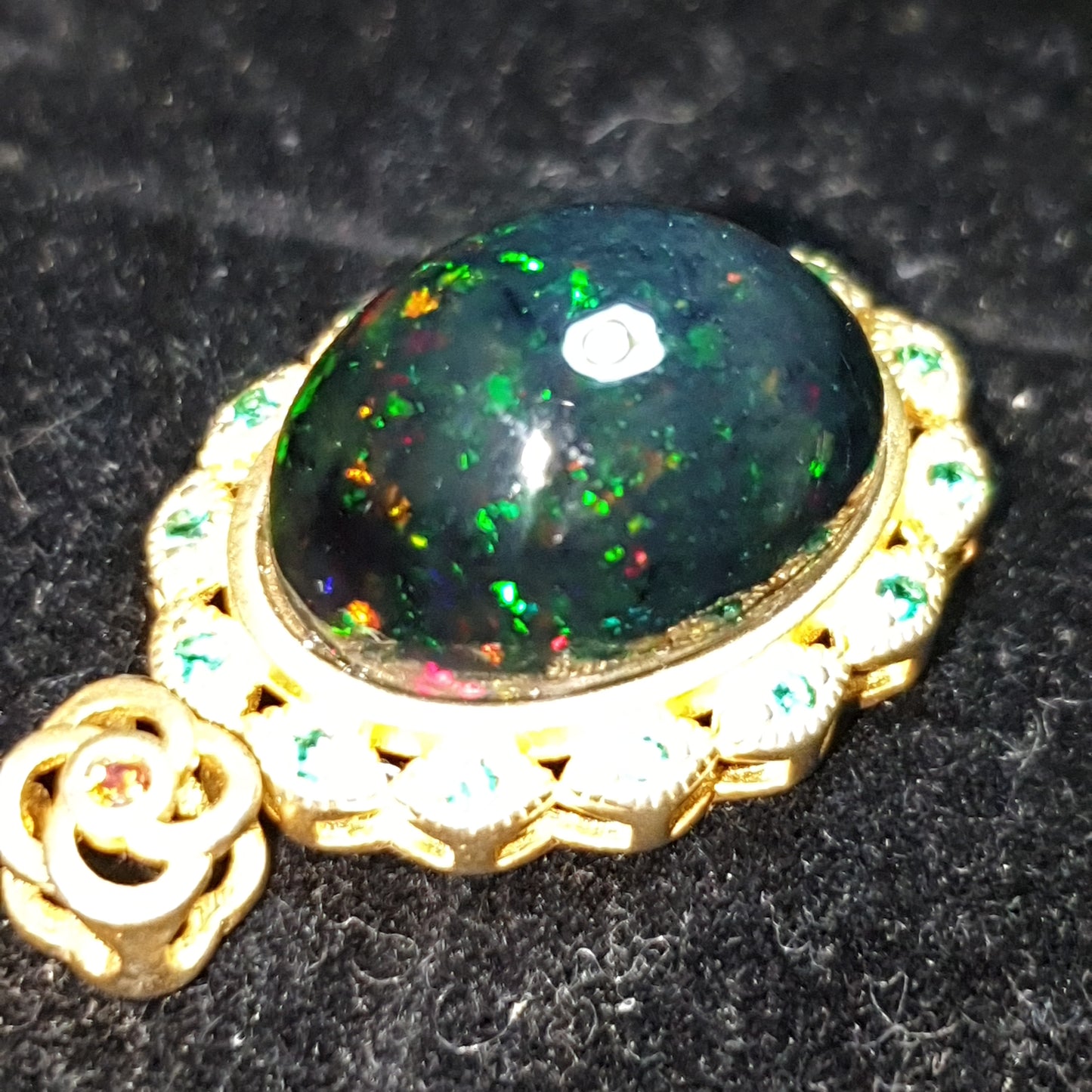 pendentif en argent s925 doré or jaune 14k opale welo noire pinfire 5.25 carats