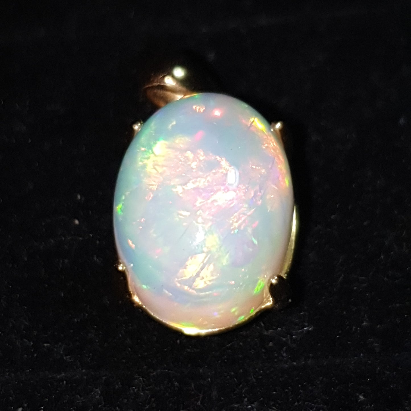Pendentif en argent s925 doré à l'or jaune 14k opale welo arc en ciel de 6.65 carats