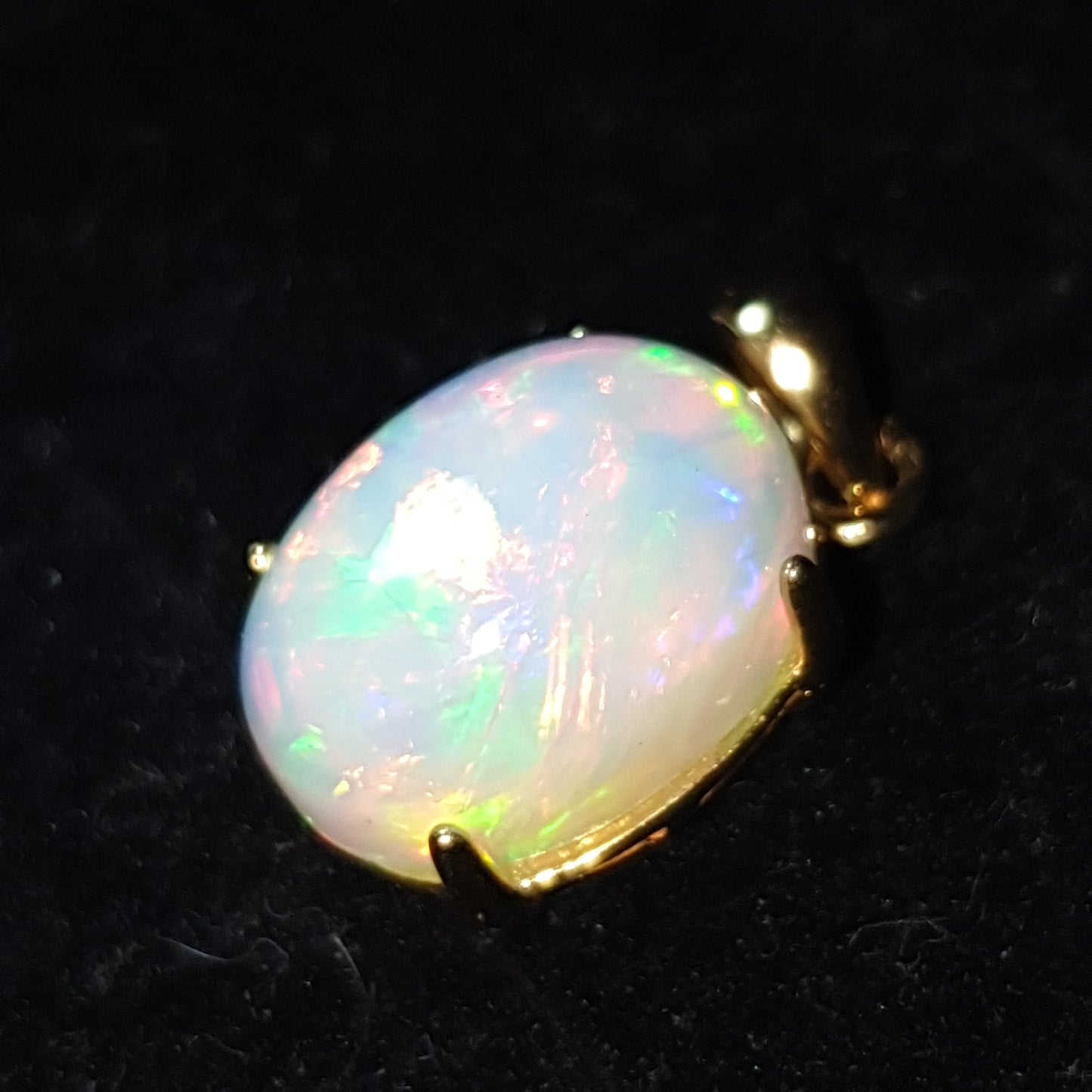 Pendentif en argent s925 doré à l'or jaune 14k opale welo arc en ciel de 6.65 carats