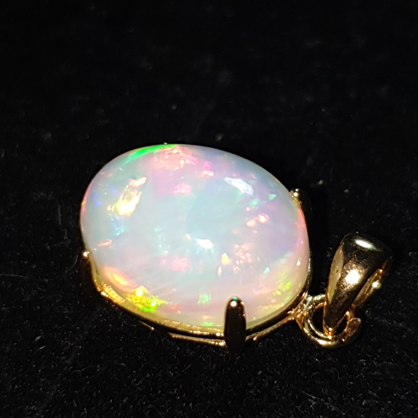 Pendentif en argent s925 doré à l'or jaune 14k opale welo arc en ciel de 6.65 carats