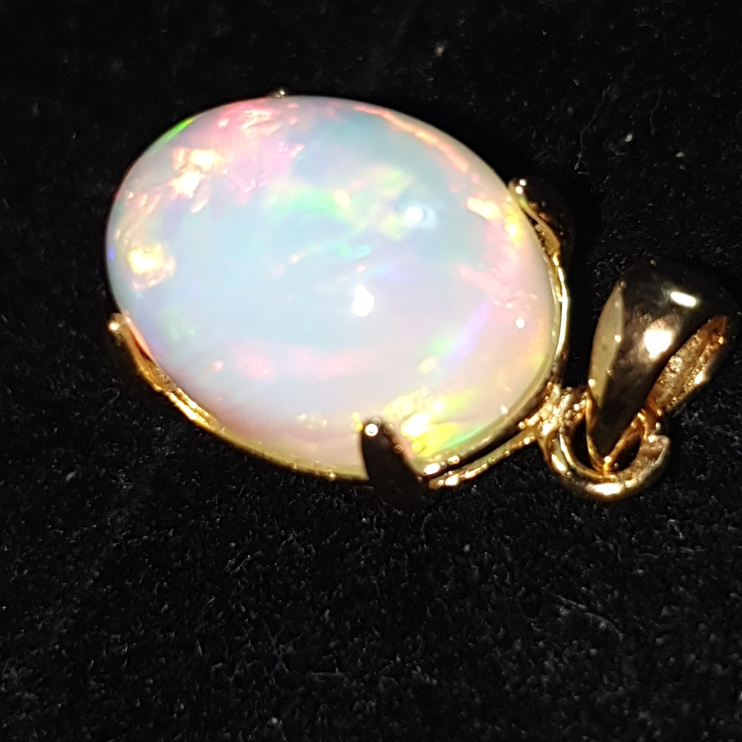 Pendentif en argent s925 doré à l'or jaune 14k opale welo arc en ciel de 6.65 carats
