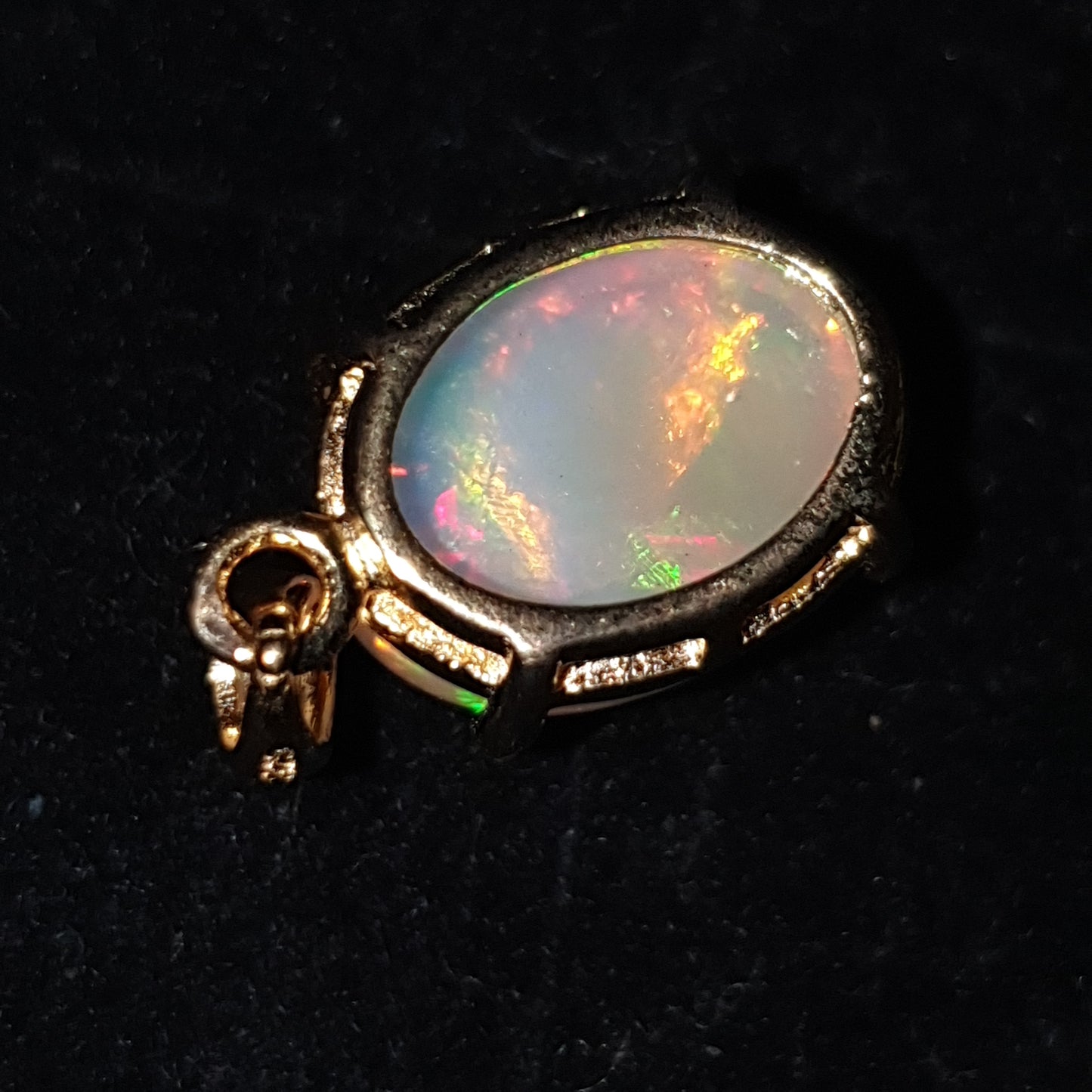 Pendentif en argent s925 doré à l'or jaune 14k opale welo arc en ciel de 6.65 carats