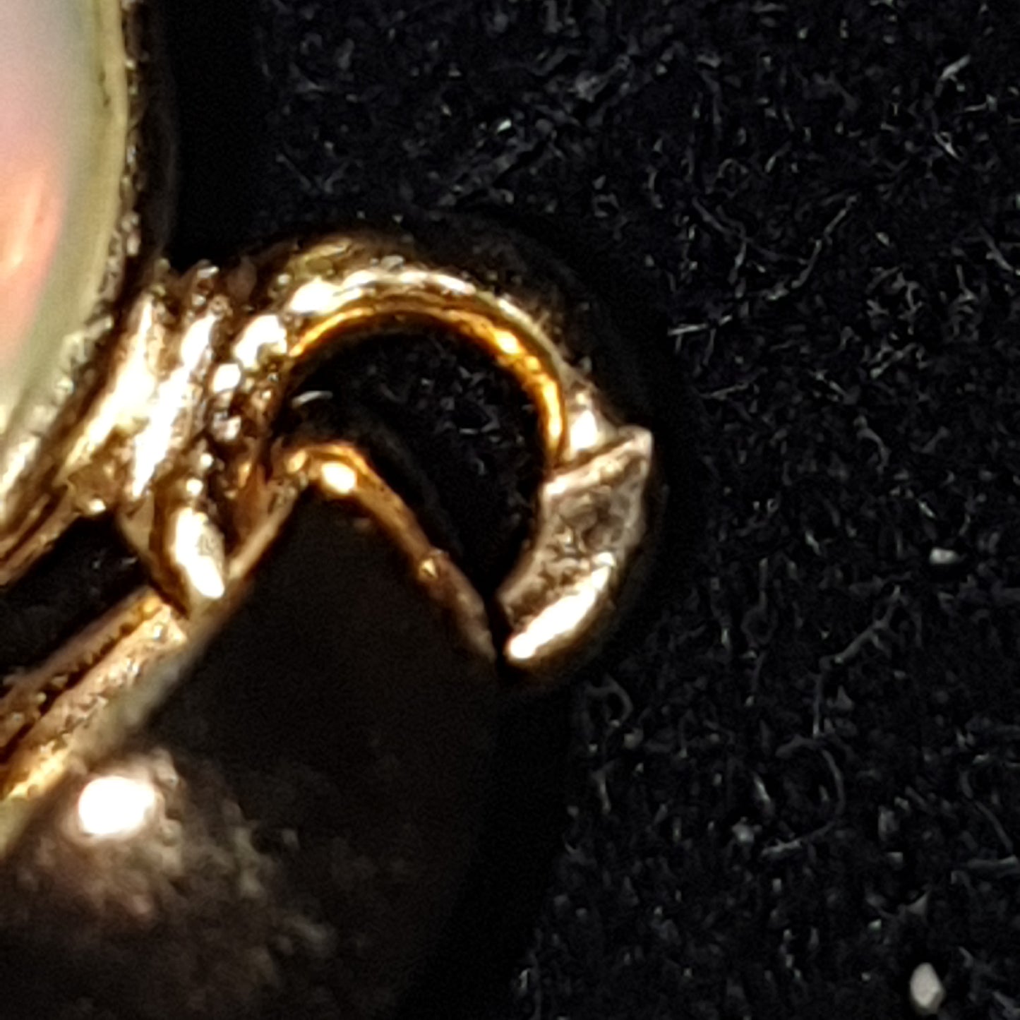 Pendentif en argent s925 doré à l'or jaune 14k opale welo arc en ciel de 6.65 carats