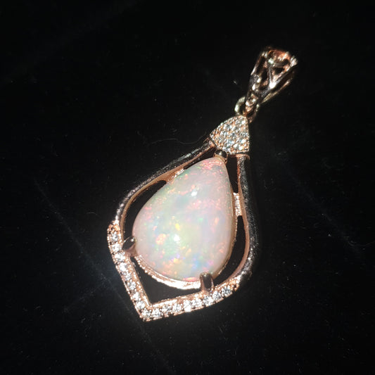 pendentif en argent s925 doré or rose 14k avec une opale welo arc en ciel non traitée de 4.30 carats en solde
