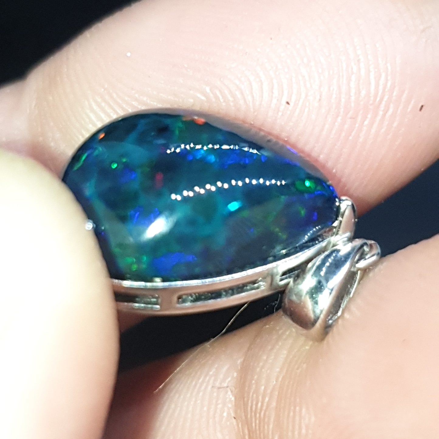 Pendentif argent s925 opale welo noire honeycomb de 6.85 carats