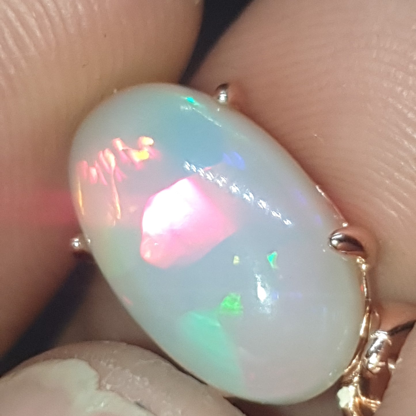 Pendentif argent s925 doré or rose 14k opale welo base grise puzzle pattern de 4.05 carats