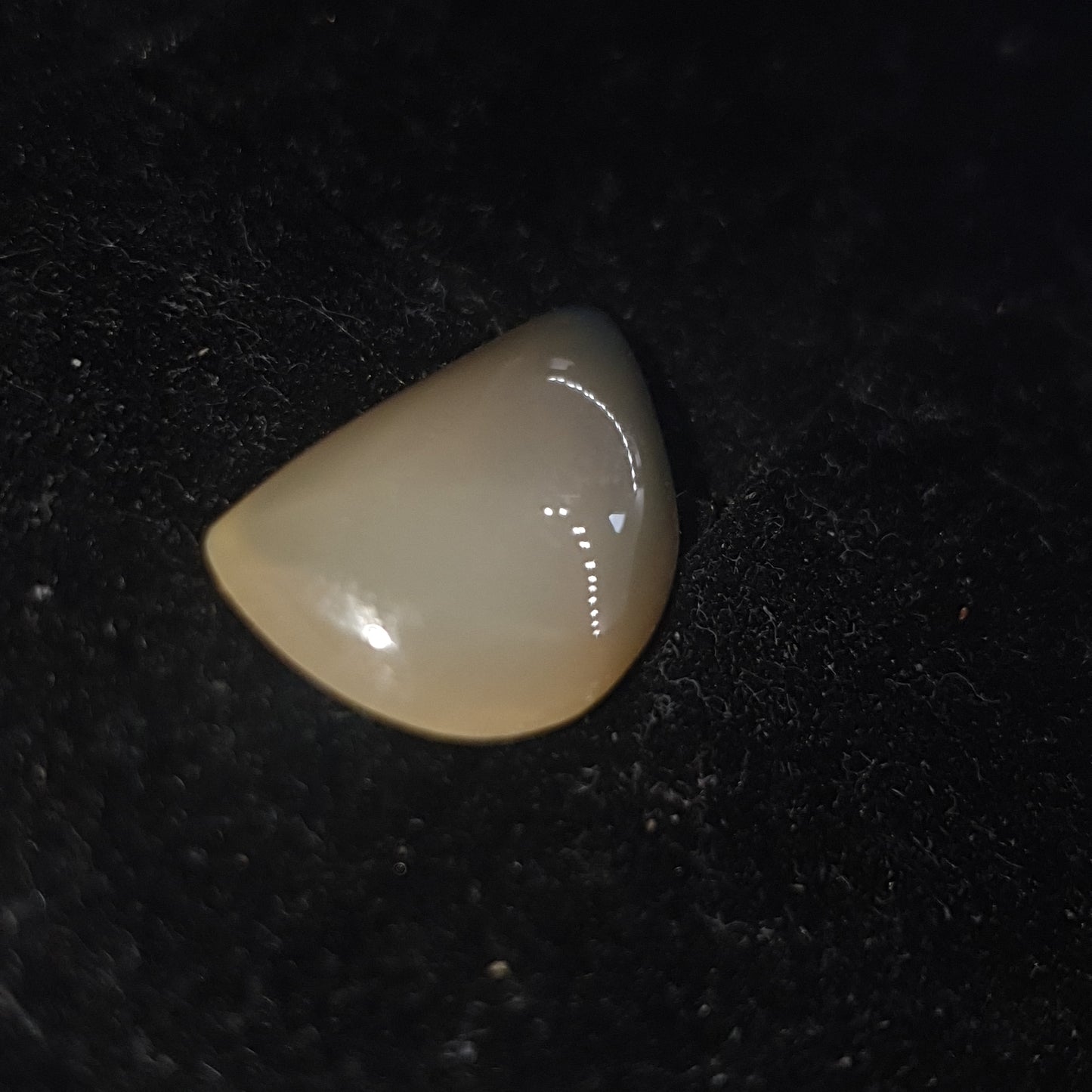 Opale welo noire naturelle 4.20 cts honeycomb