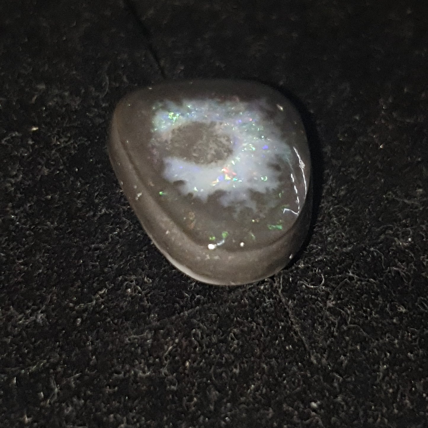 Opale noire d australie 4.55 carats
