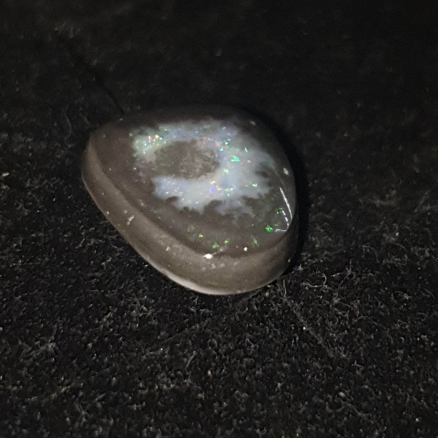 Opale noire d australie 4.55 carats