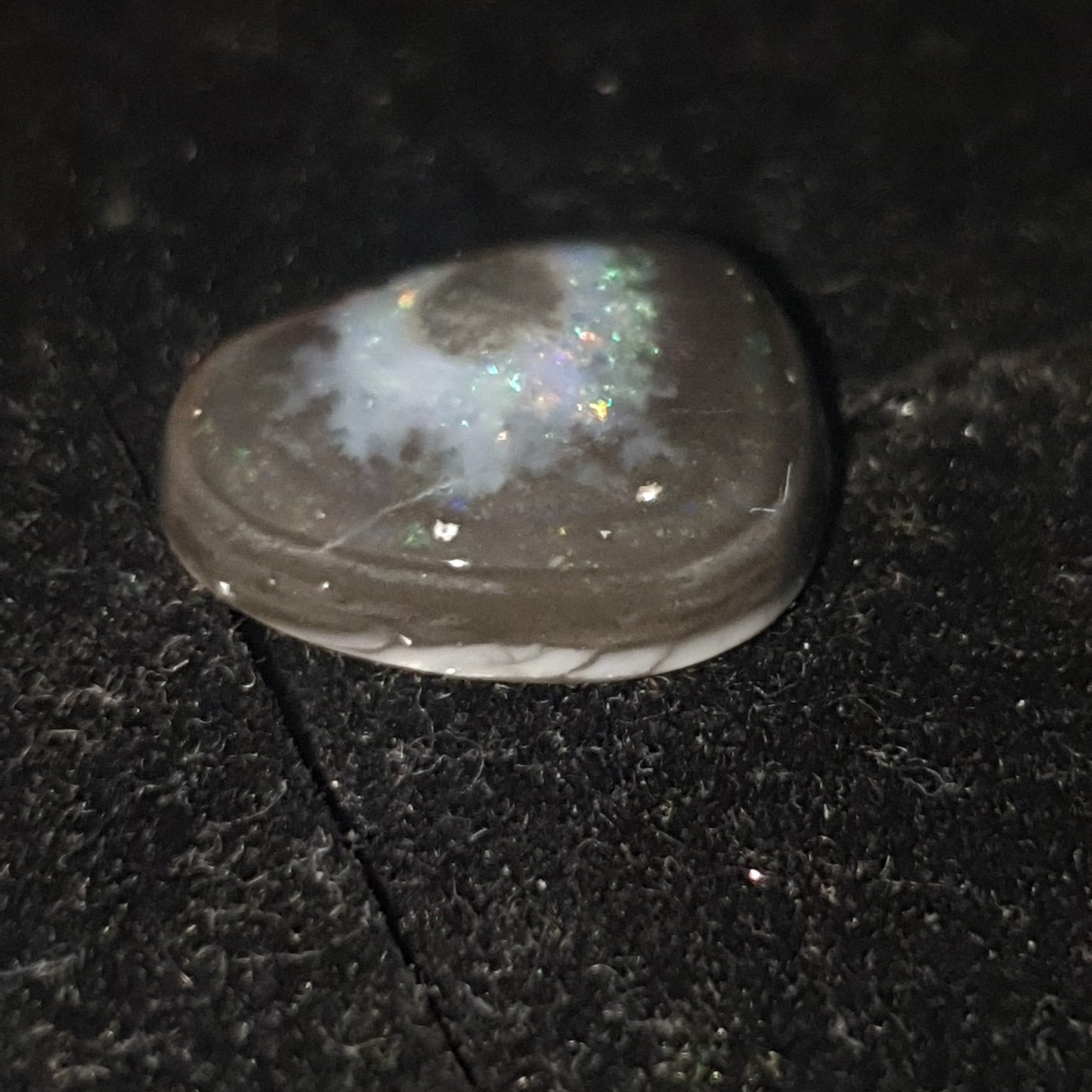 Opale noire d australie 4.55 carats