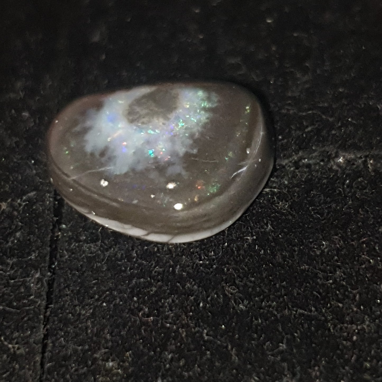 Opale noire d australie 4.55 carats