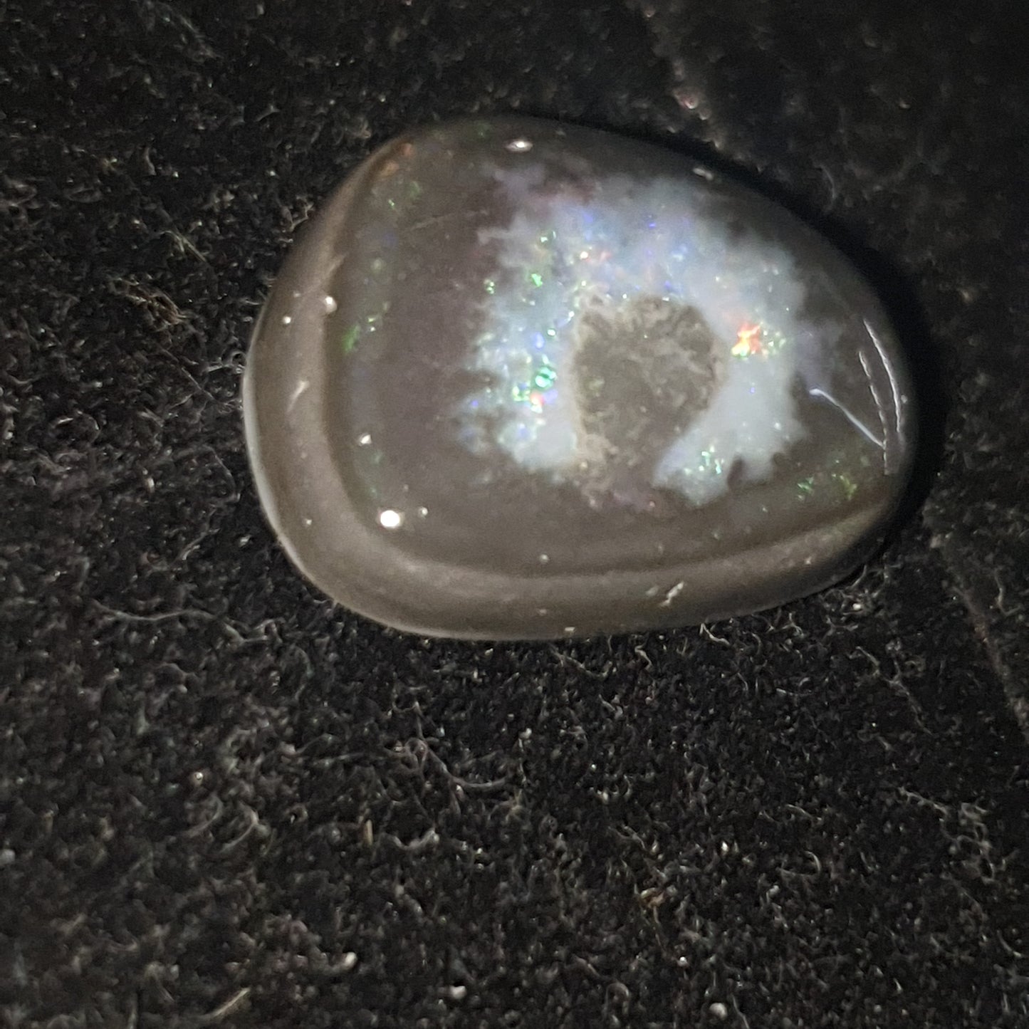 Opale noire d australie 4.55 carats