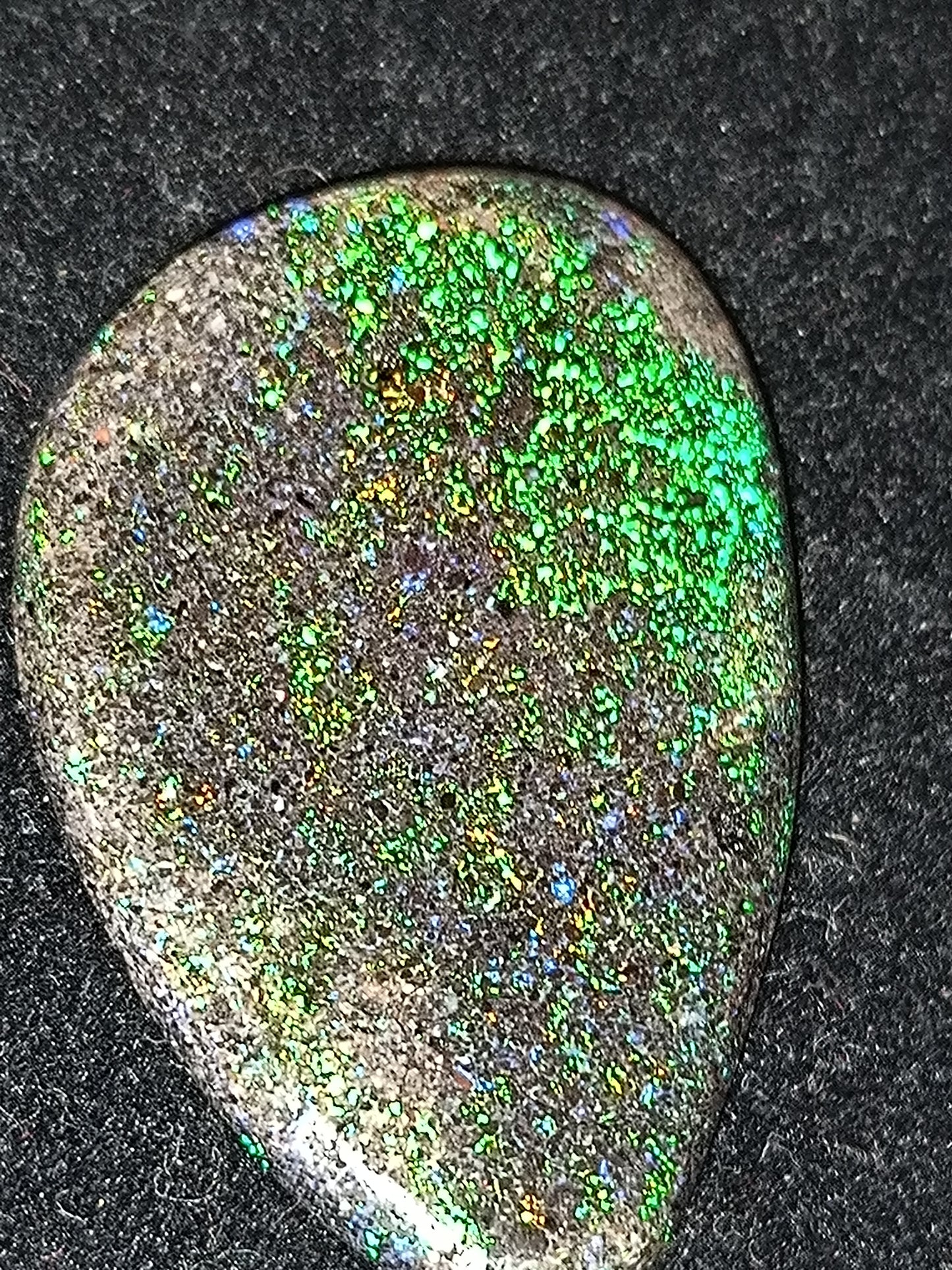 Grande opale australienne hard Matrix 22.65 cts
