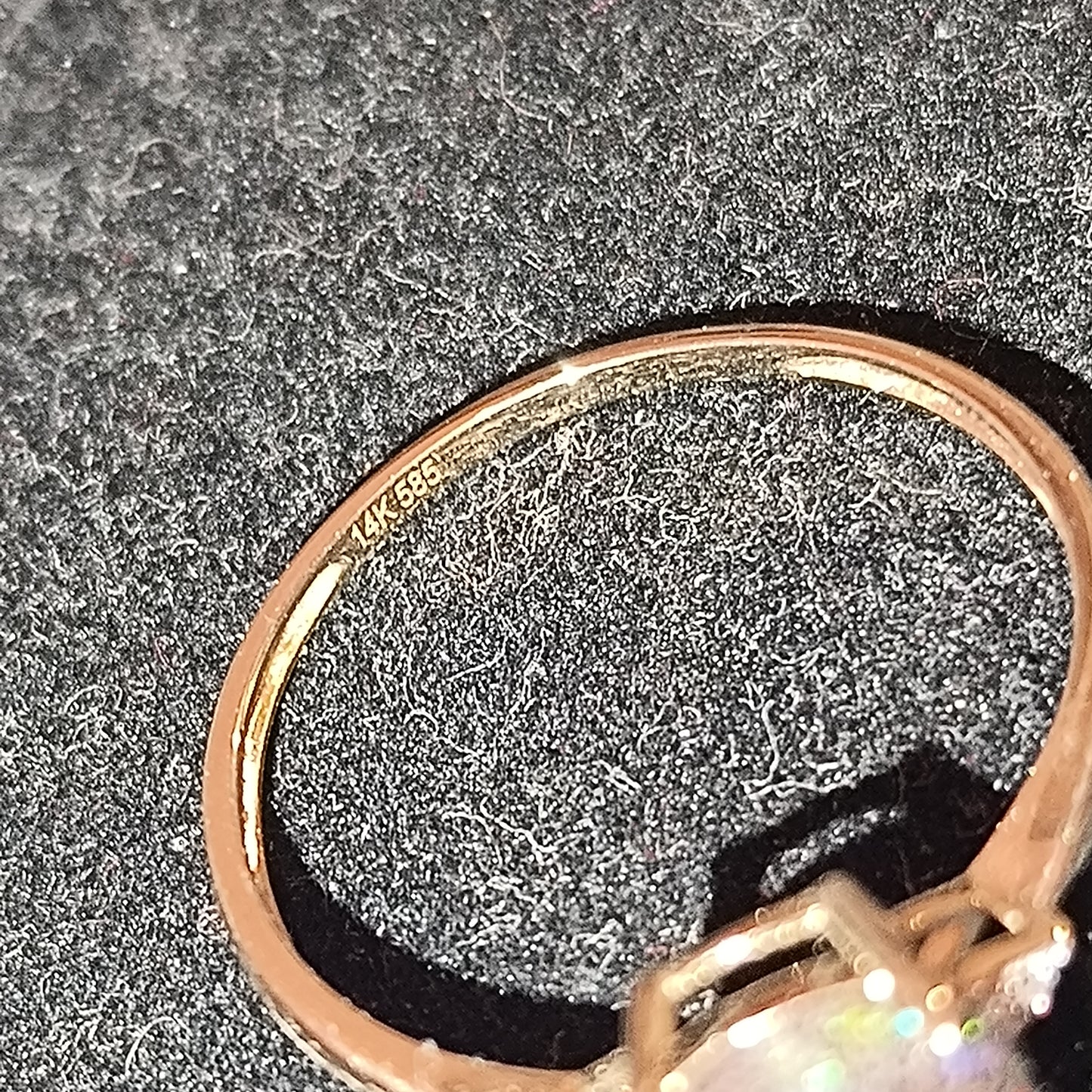 Bague or jaune 14k opale australienne et diamants