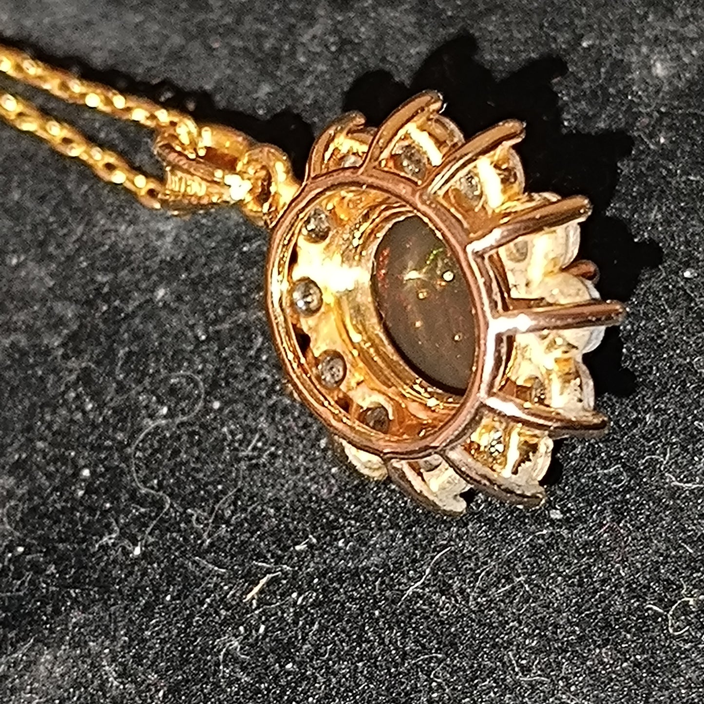 Pendentif or 18k/au750 opale noire stayish 2.25 carats