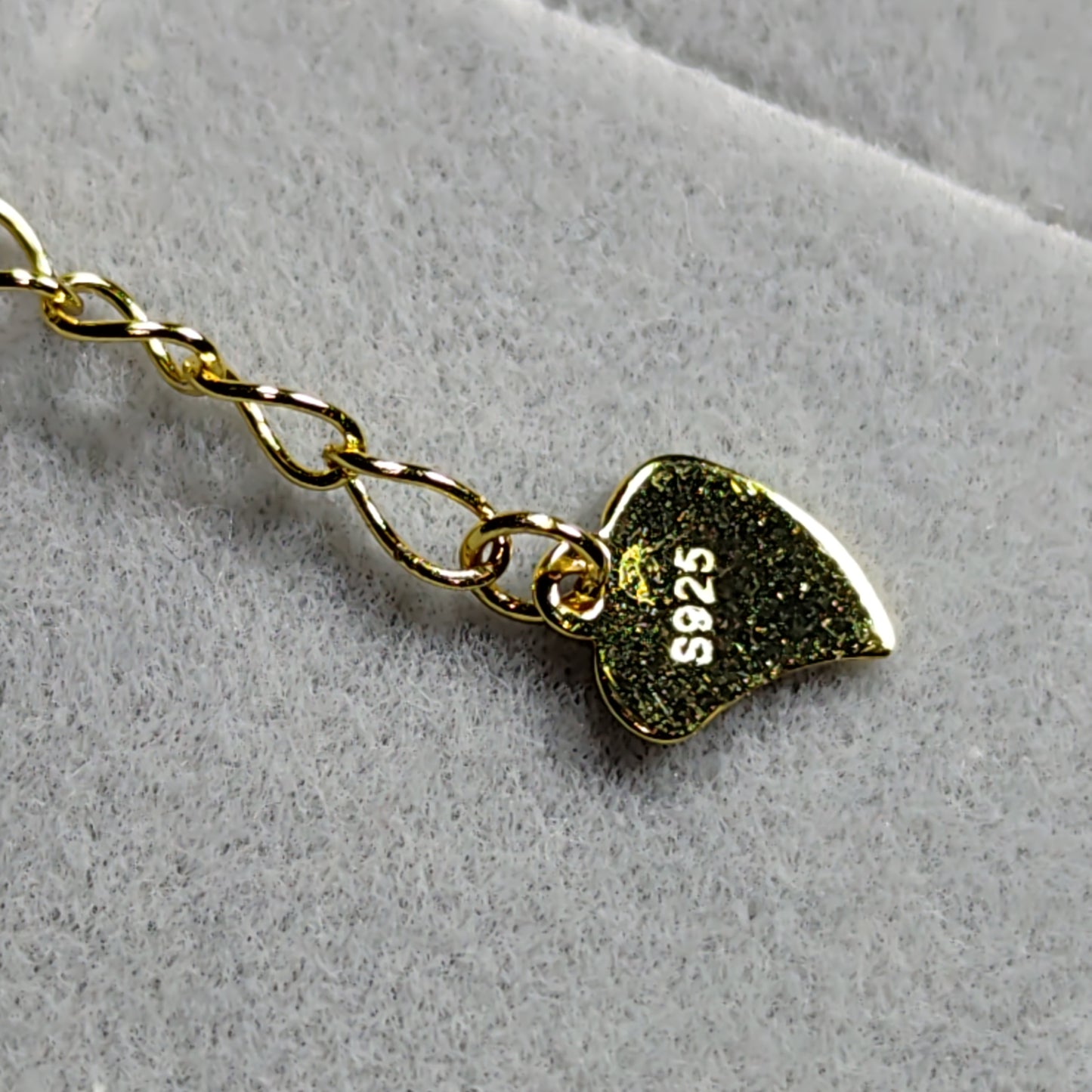 Pendentif or 18 carats opale australienne Cooberpedy