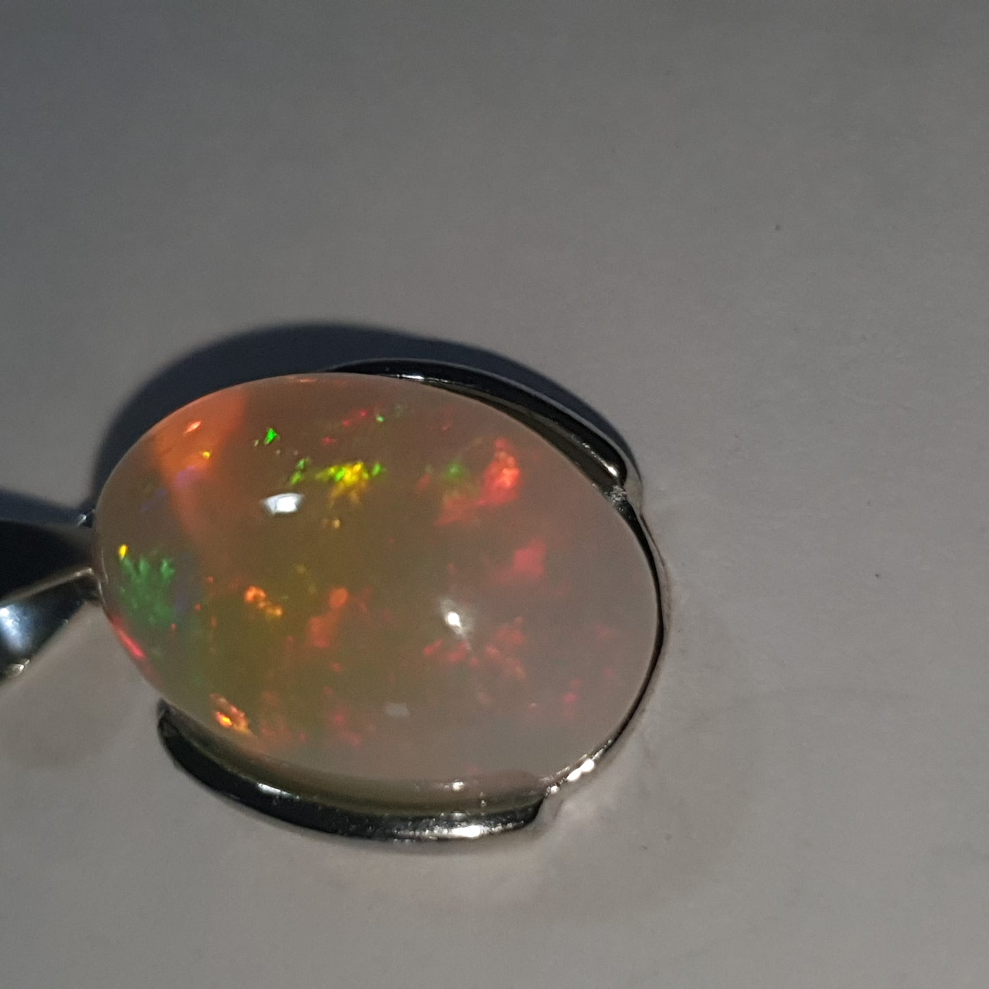 Pendentif en argent s925 opale welo AAA non traitée de 5.7 carats