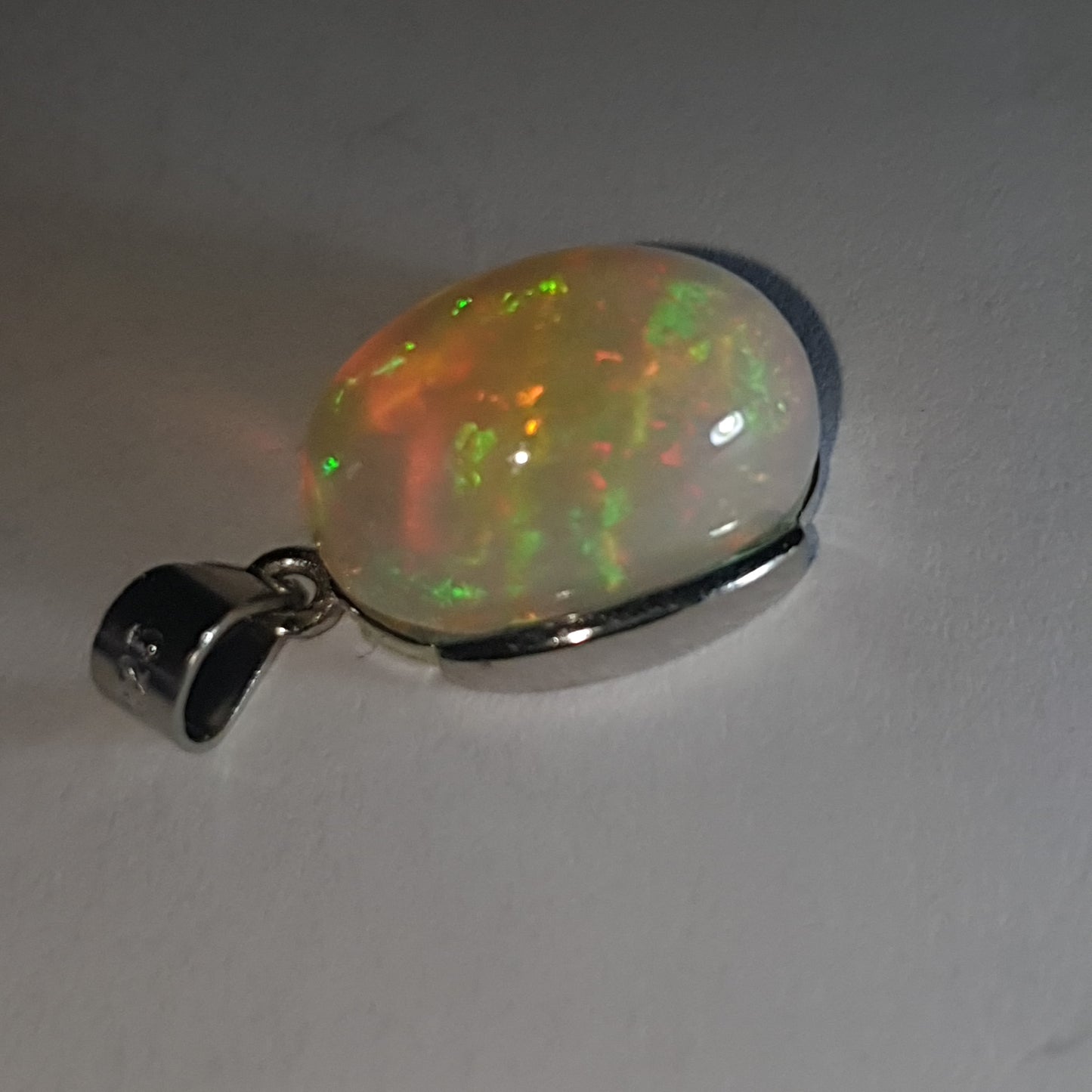 Pendentif en argent s925 opale welo AAA non traitée de 5.7 carats
