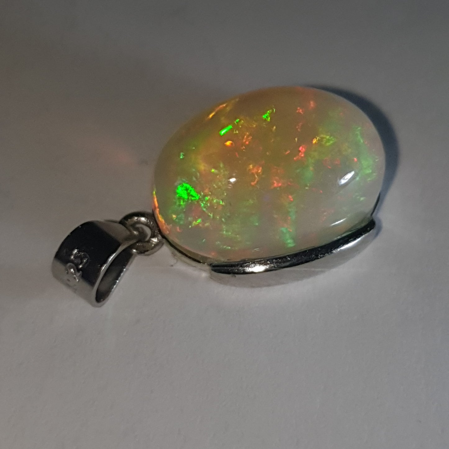 Pendentif en argent s925 opale welo AAA non traitée de 5.7 carats