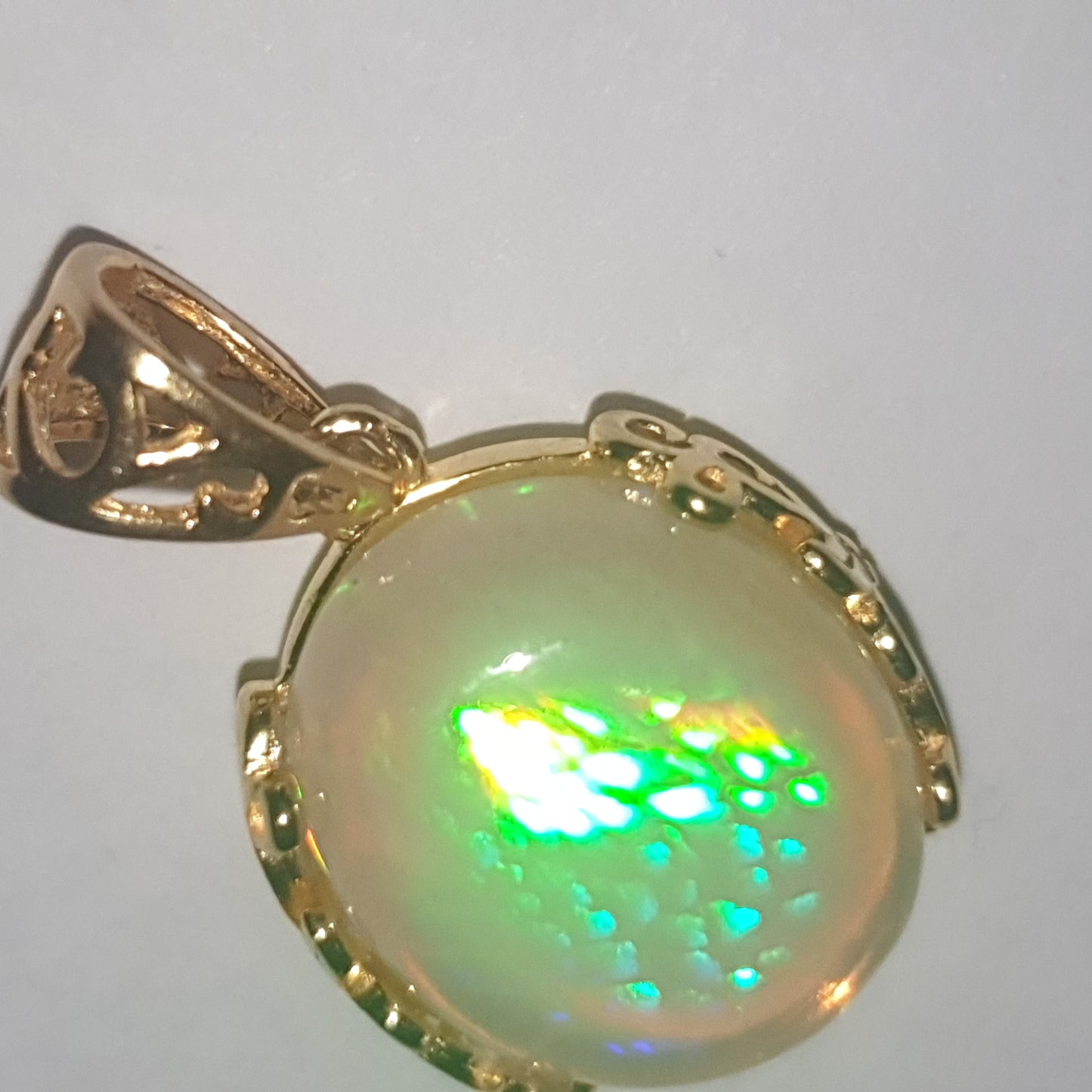Rare Incroyable pendentif argent s925 doré à l'or jaune et opale honeycomb parfaite de 6.6 carats