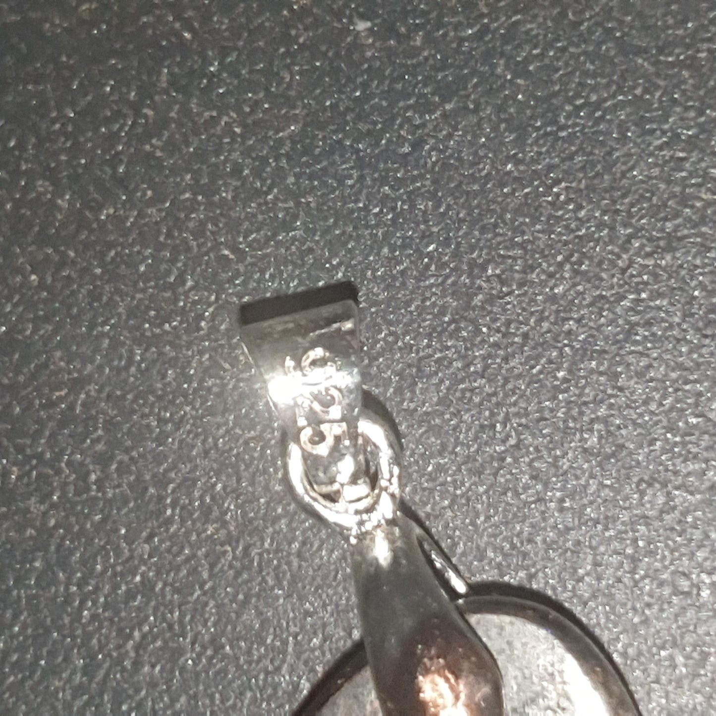 Pendentif opale boulder 28.50 carats bélière argent s925