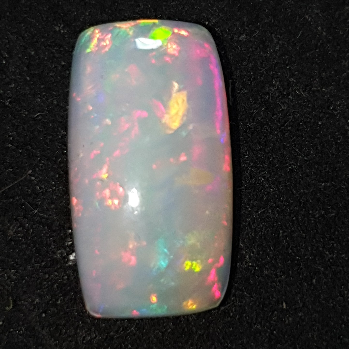 Opale welo arc en ciel de 4.85 carats