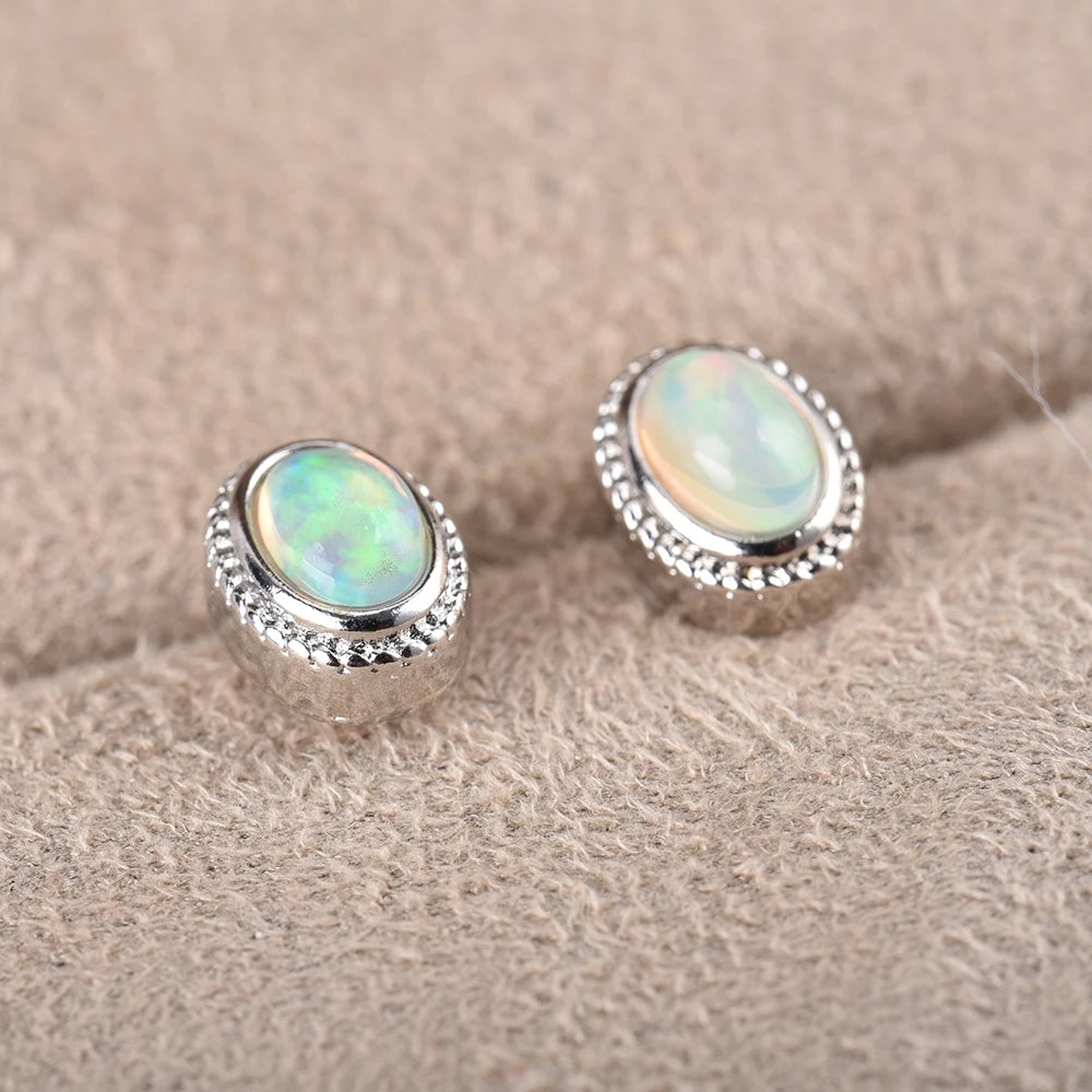 Boucles d'oreilles en opale naturelle – Clous d'oreilles pour femmes avec tige en argent, pierre précieuse naturelle (forme cube ovale) et motif torsadé façon dentelle – Idée cadeau