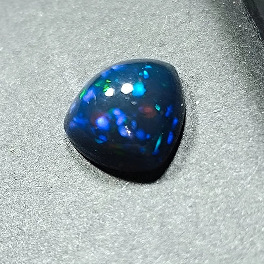 Opale welo noire 3.95 carats