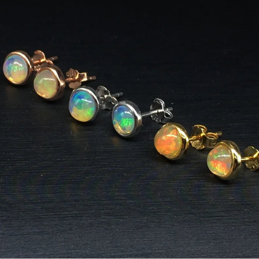 Élégantes boucles d'oreilles à clous en opale welo et argent sterling 925 (opale noire) – Bijou raffiné pour femme (mariage, fiançailles, soirée)