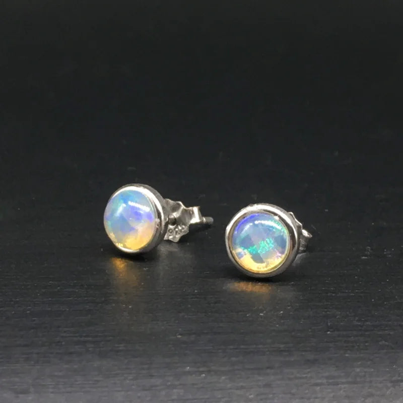 Élégantes boucles d'oreilles à clous en opale welo et argent sterling 925 (opale noire) – Bijou raffiné pour femme (mariage, fiançailles, soirée)