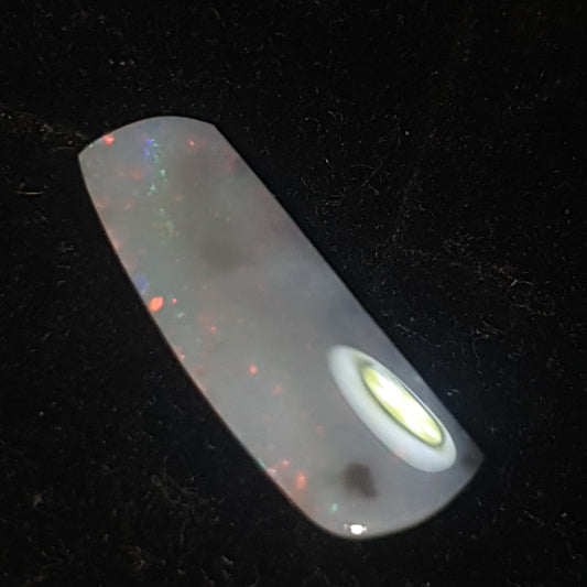 Opale semi noire de mintabie de 5.5 carats 