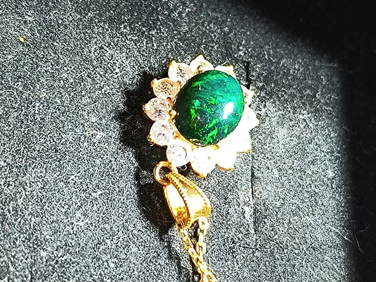 Pendentif or jaune 18k opale welo noire et zirconium