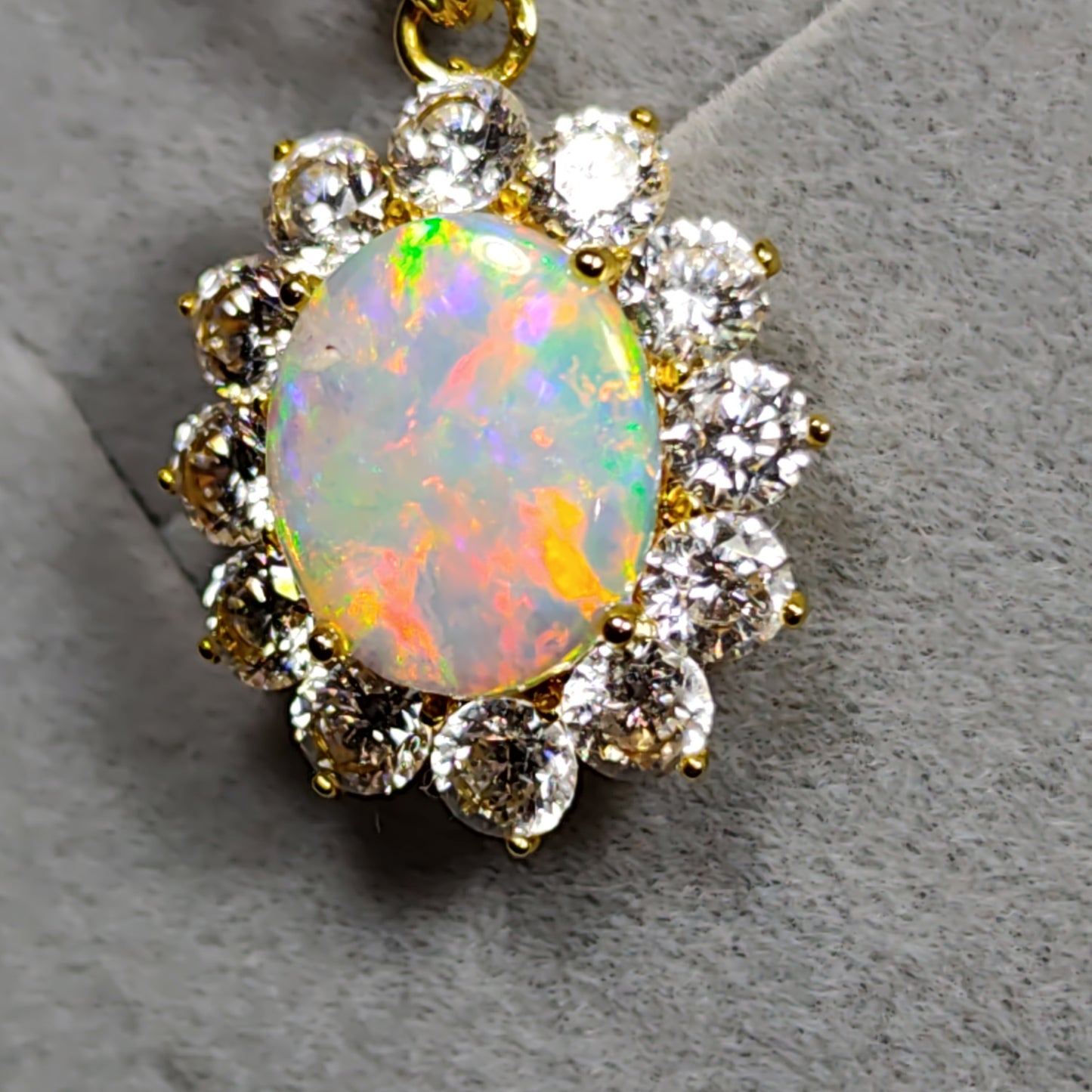 Pendentif or 18 carats opale australienne Cooberpedy