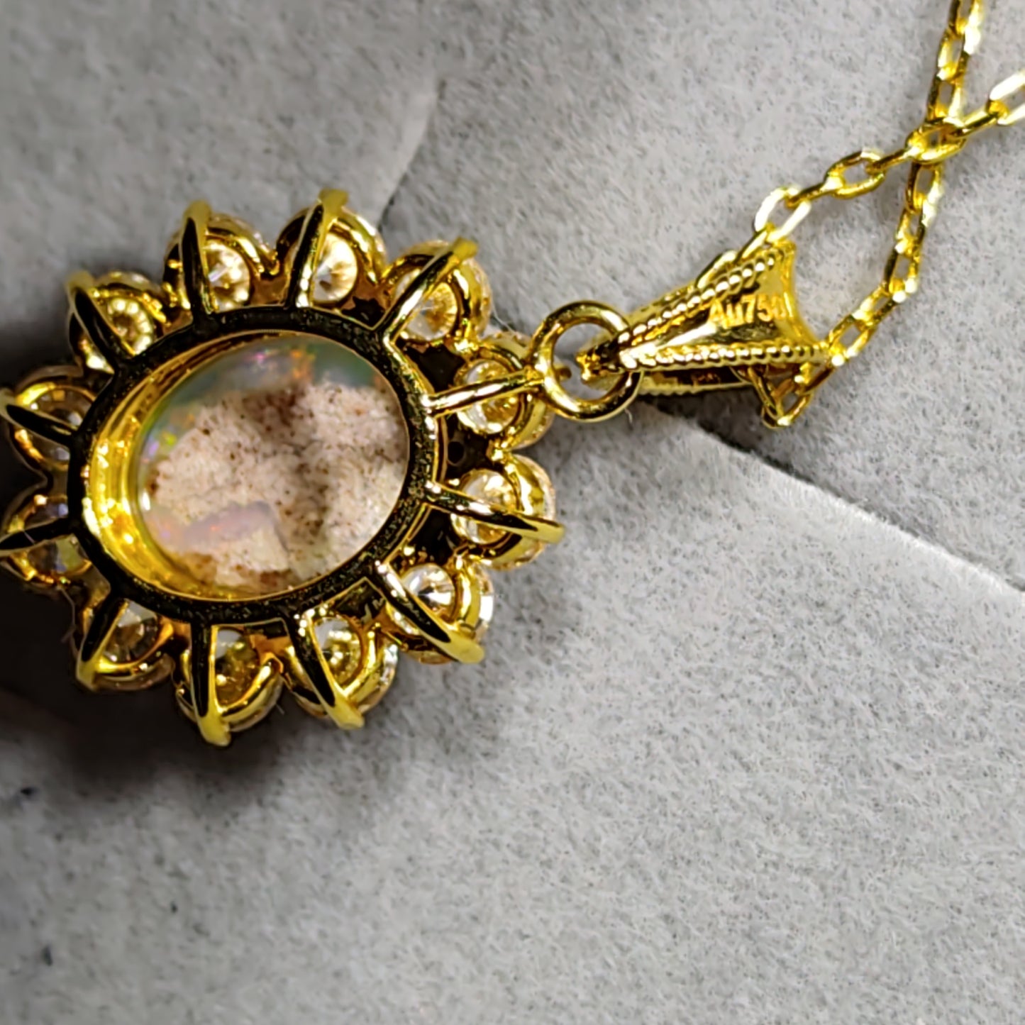 Pendentif or 18 carats opale australienne Cooberpedy